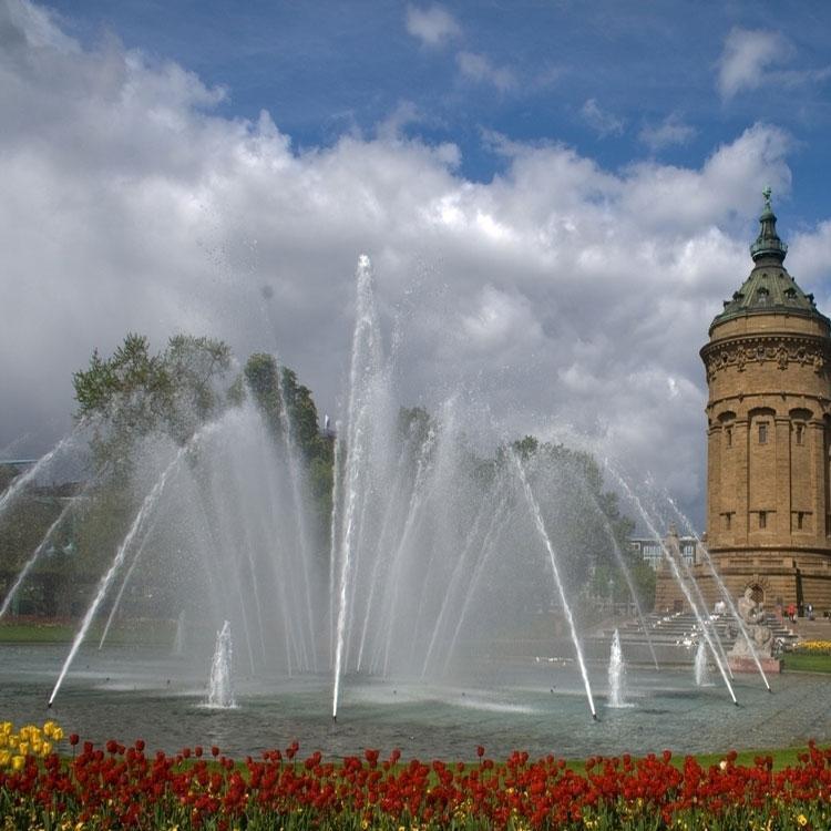 云南文山人工瀑布景观