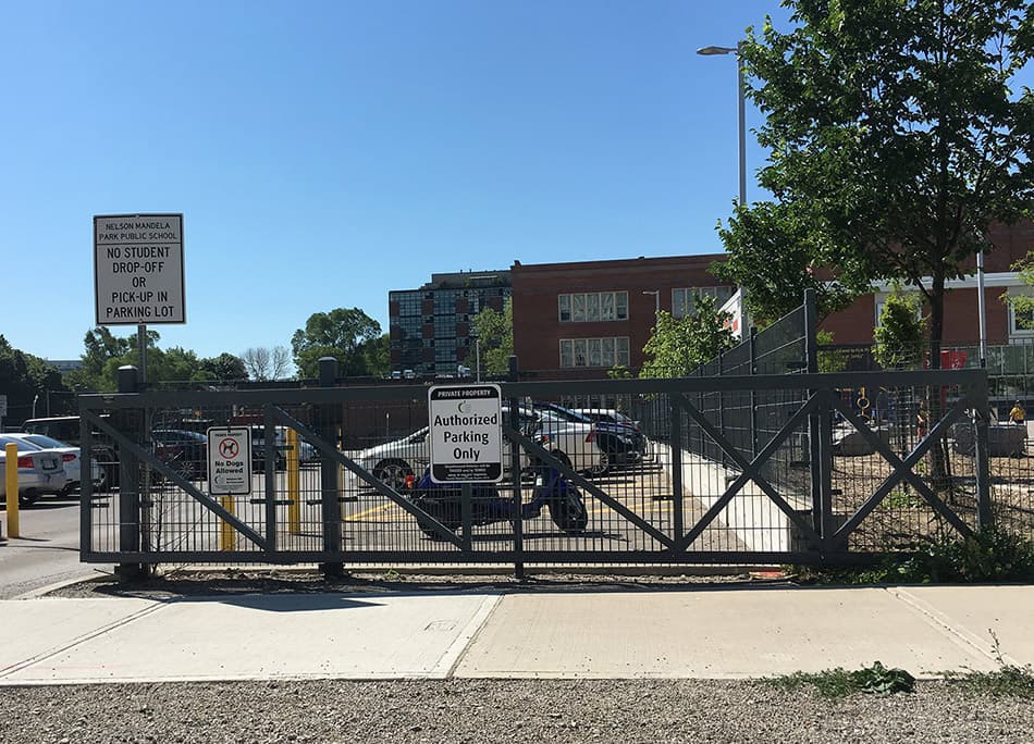 广西百色乐业公路隔离栅多少钱河北金标加工厂家