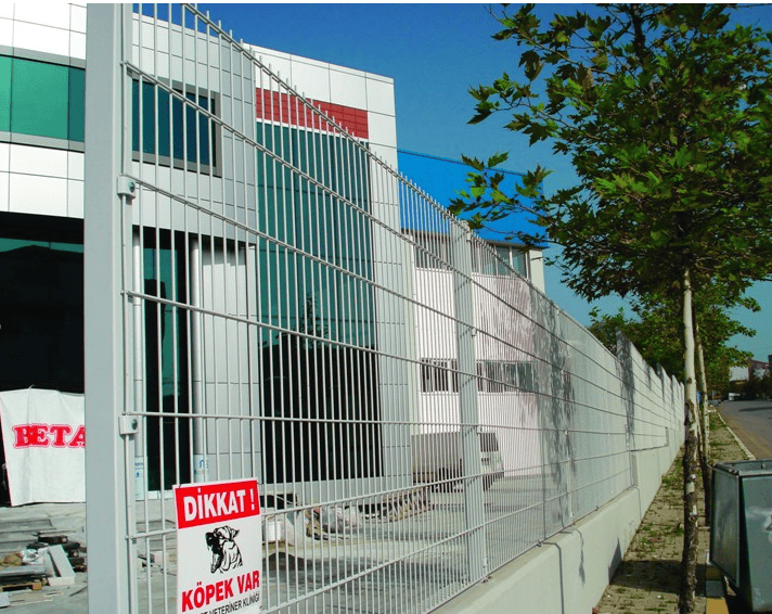 甘肃陇南西和公路隔离栅多少钱选河北金标