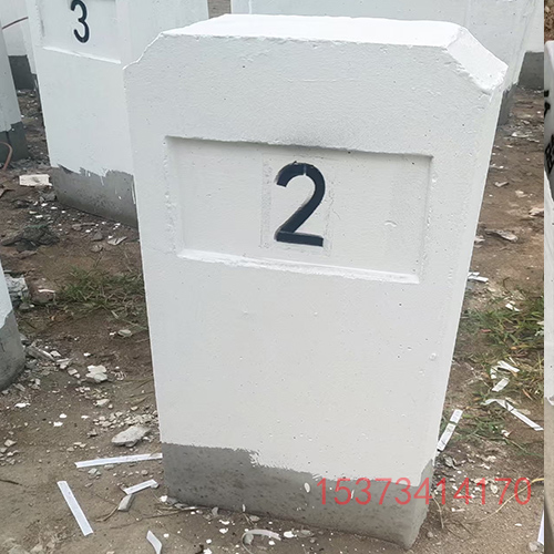 伊春高速公路界桩-混凝土黄黑警示桩厂家供应