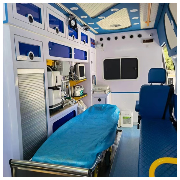 救护车出租：乌鲁木齐120转运多少钱【护送病人转院】<2025今日+一览>