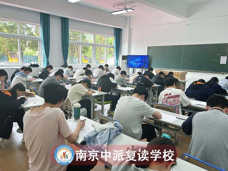 <2026届封闭式的>南京市雨花中考复读集训机构有哪几家+一览