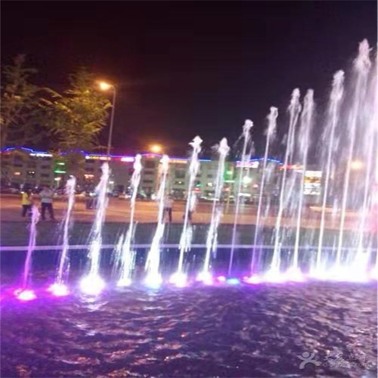 新疆阿勒泰人工瀑布景观