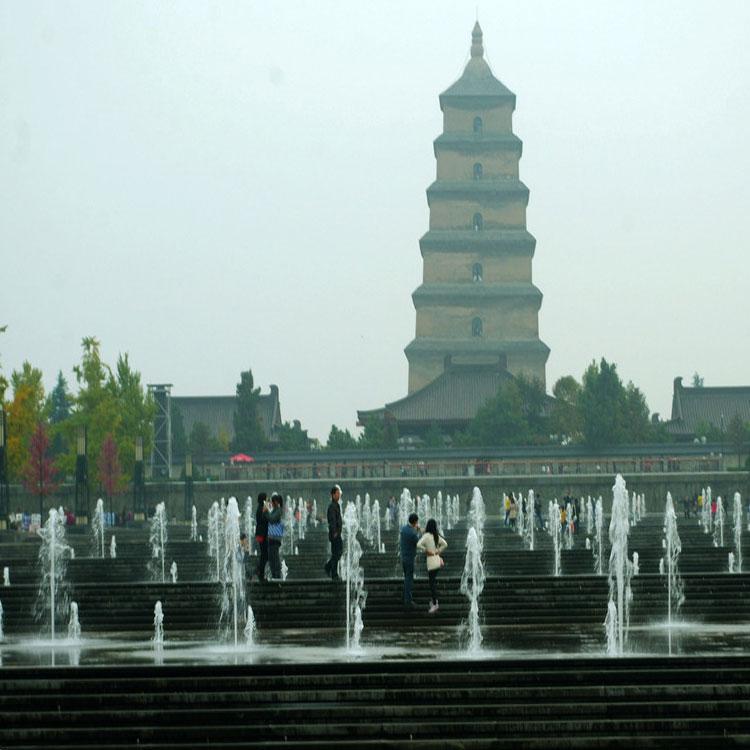 四川资阳湖面漂浮喷泉