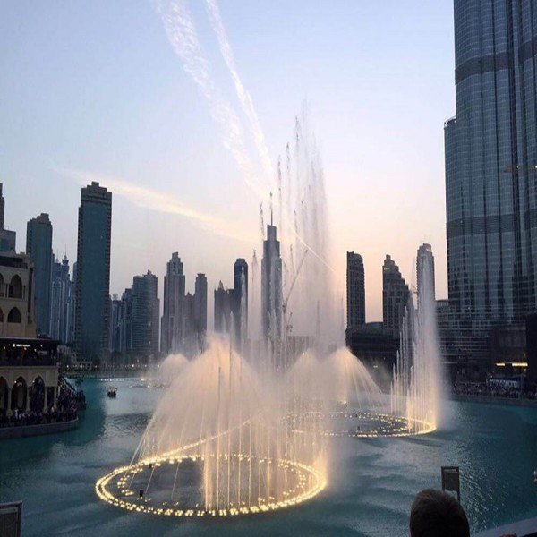 广东惠州湖面漂浮喷泉