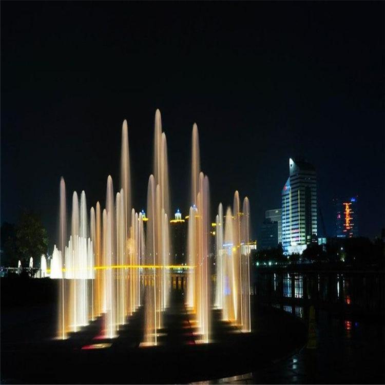 四川内江湖面漂浮喷泉