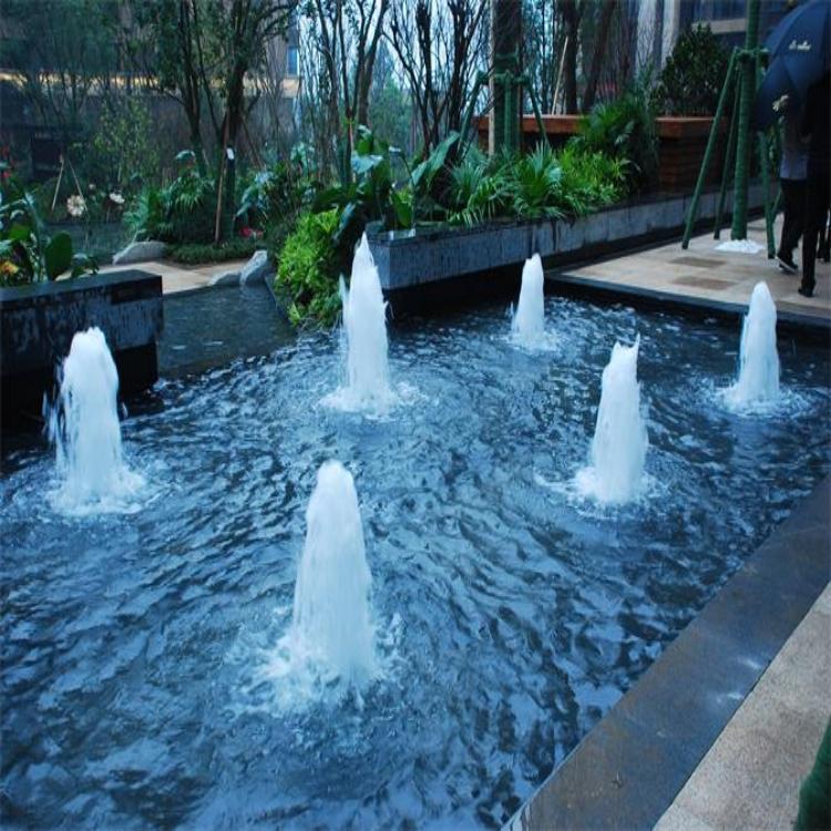 广东揭阳湖面漂浮喷泉