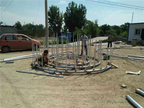 江苏扬州人工瀑布景观