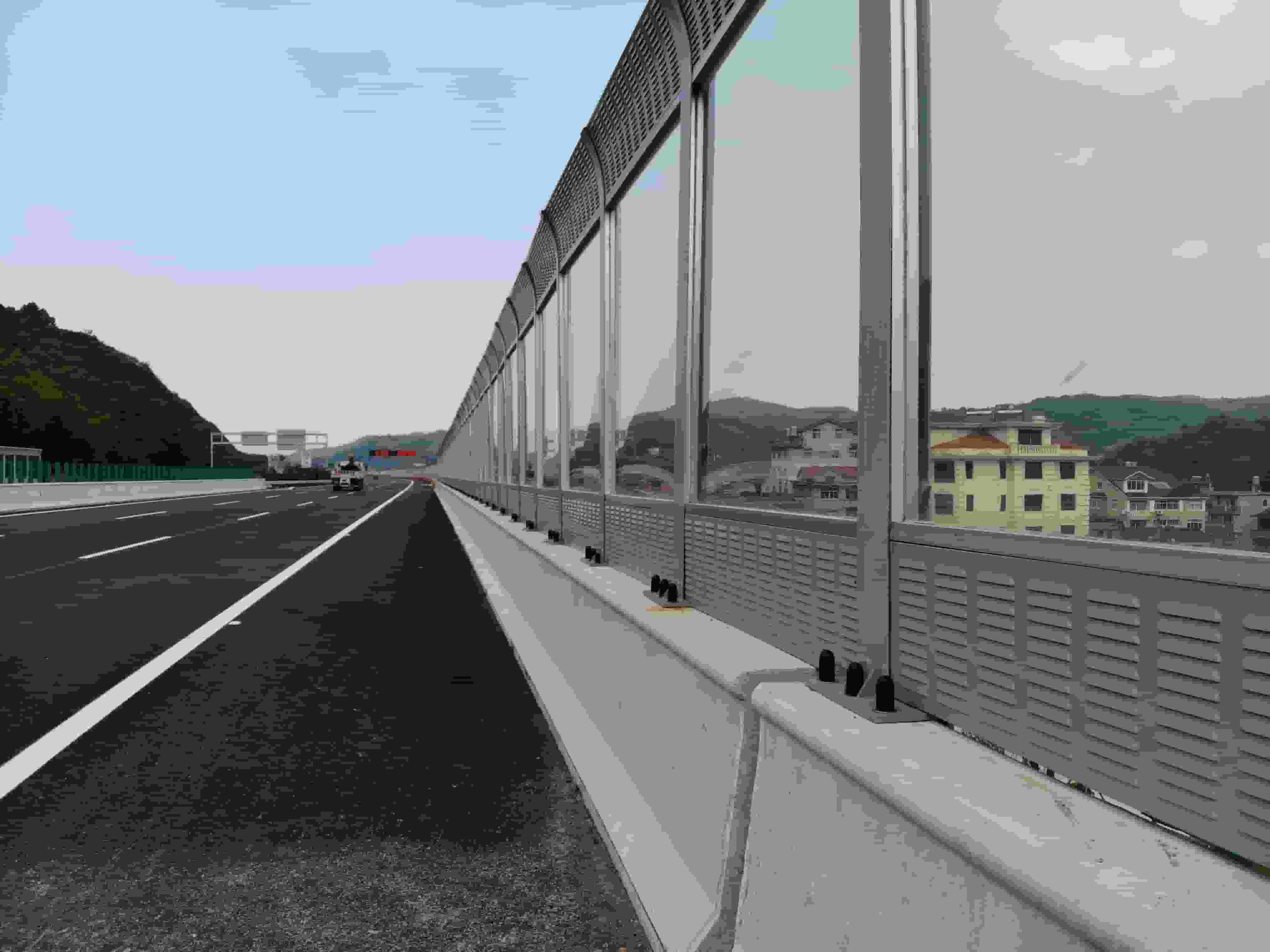 贵州安顺平坝透明公路声屏障厂家河北金标实在厂价到您手