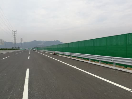 新疆巴音郭楞博湖透明公路声屏障厂家找河北金标