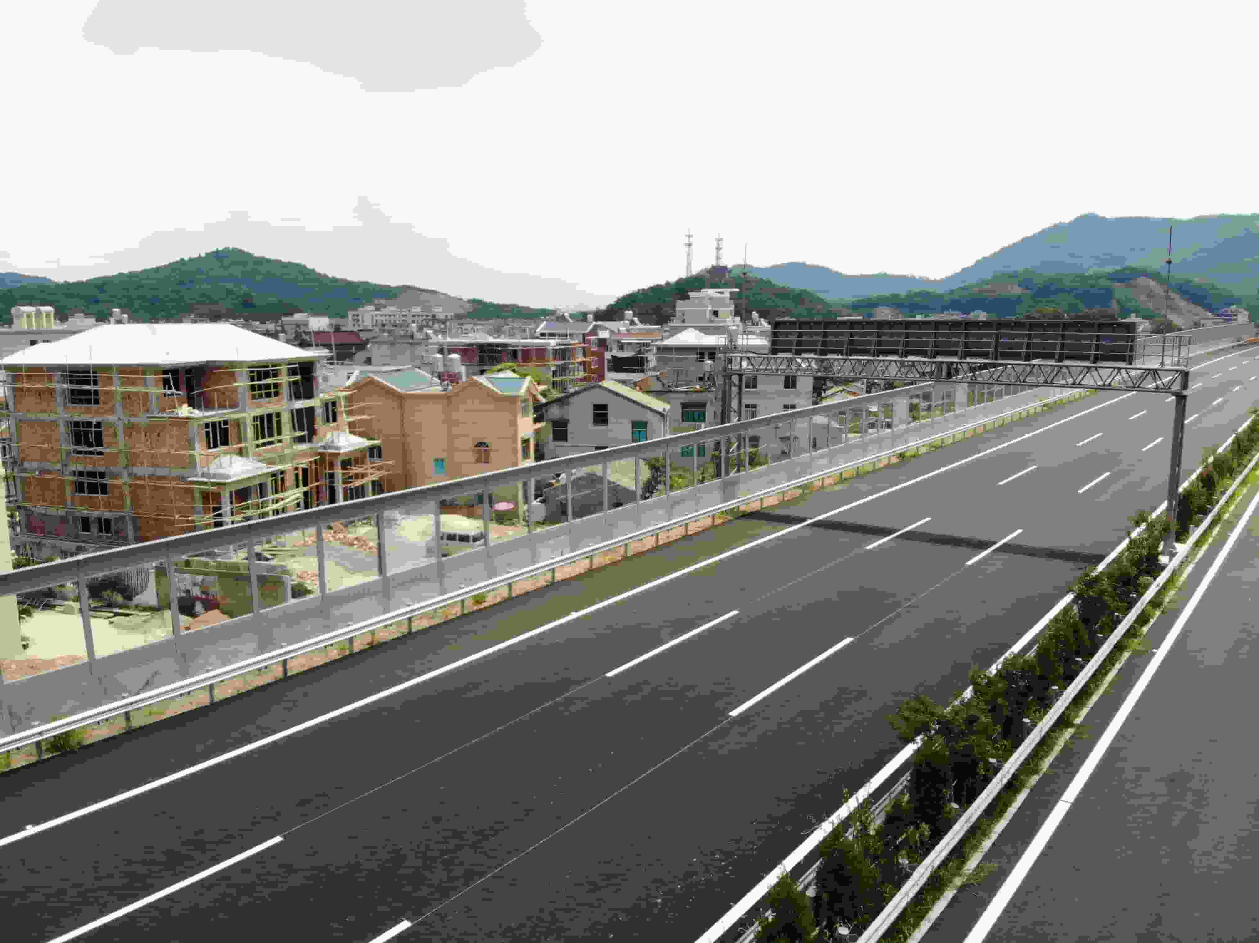 云南曲靖会泽公路隔音墙多少钱选择河北金标〗