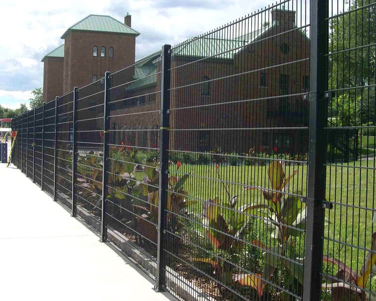 贵州黔南独山公路隔离栅多少钱河北金标常年供应