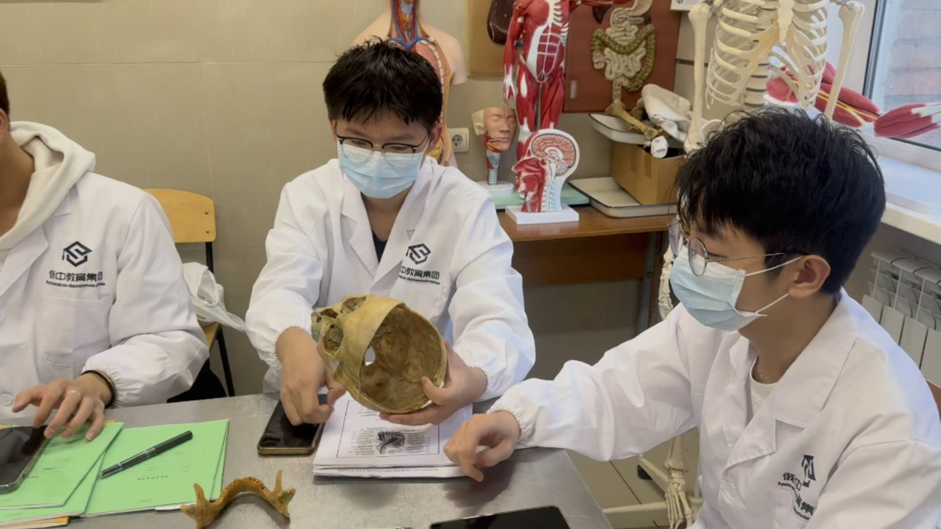 2026年高考鄂木斯克国立医科大学留学多少钱必备物品最新政策解读