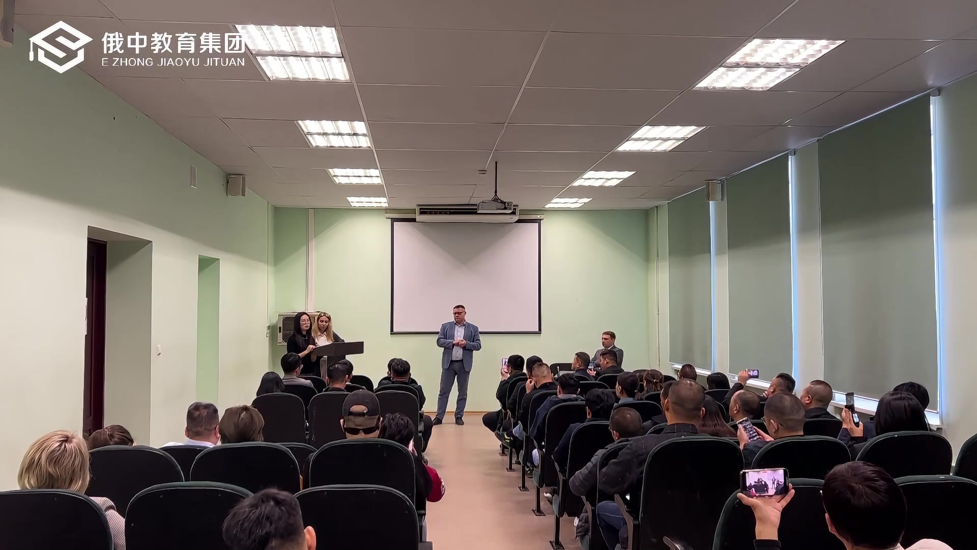 2026年考研失利转留学商科速成秋季入学申请截止