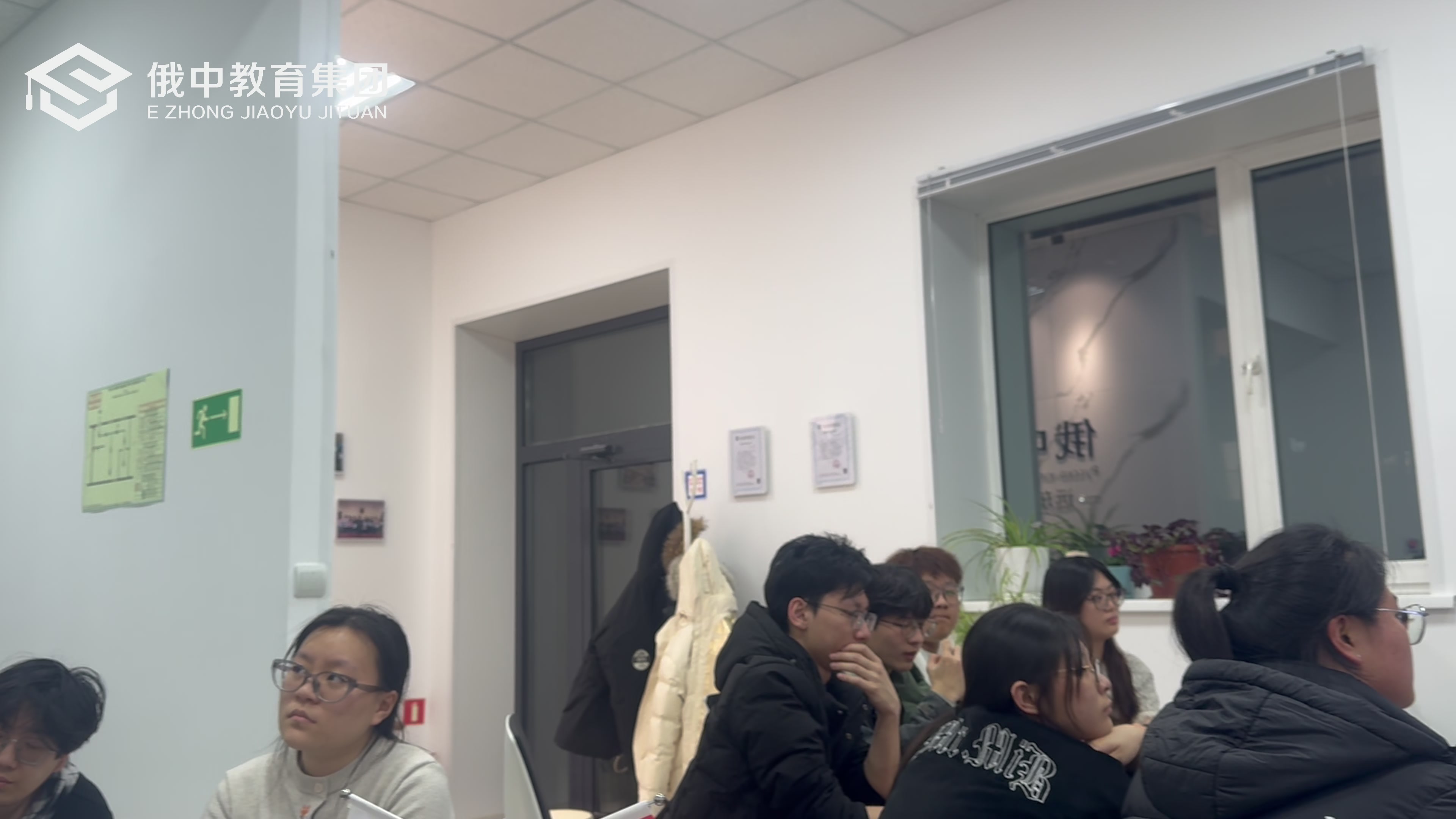 2026年高考落榜鄂木斯克英文授课班必备物品最新政策解读