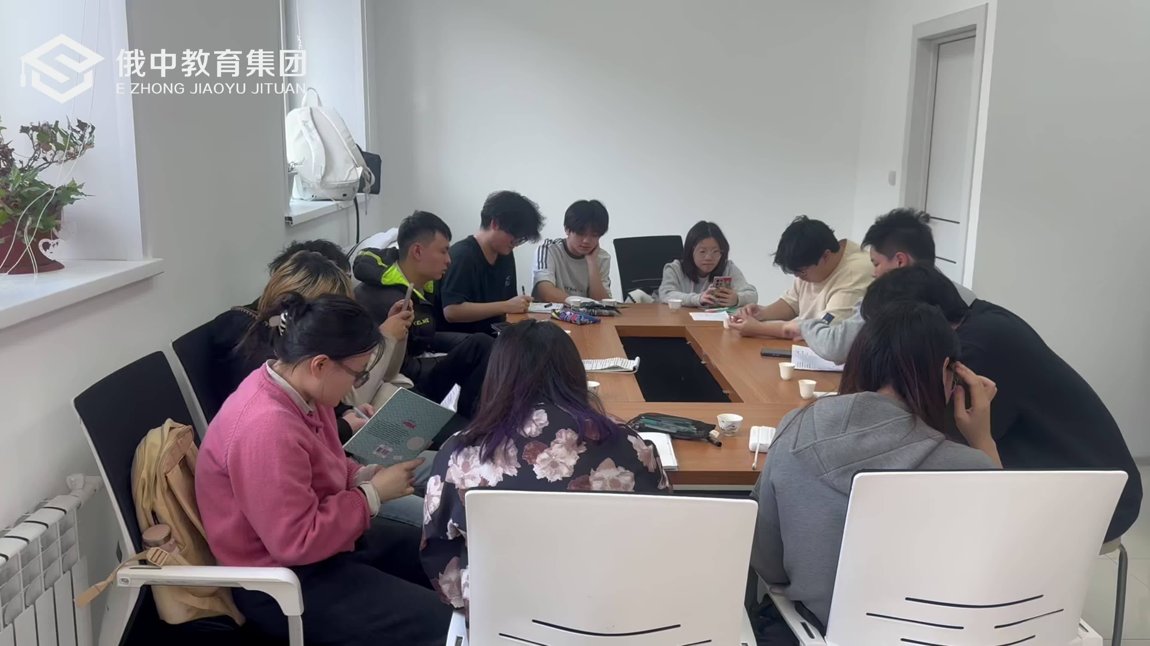 2026年高考可报名赴乌拉尔国立医科大学留学费用必备物品最新政策解读