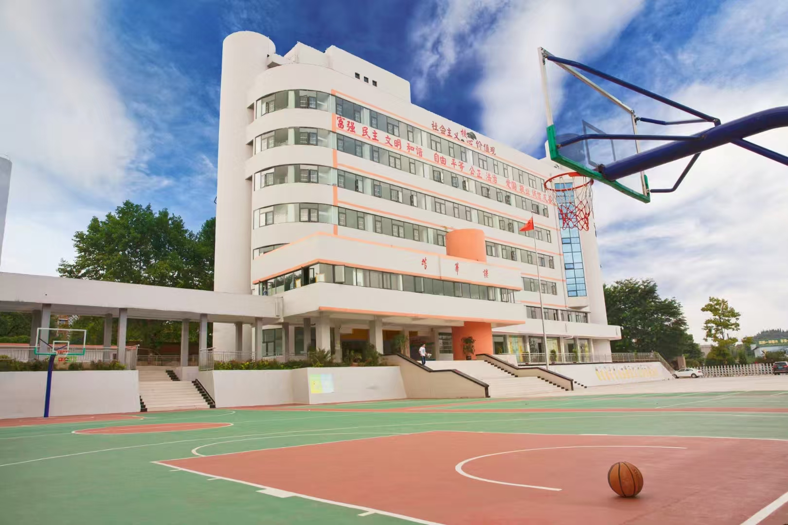 贵阳市的中考复读班推荐受欢迎的<名师指导>2025收费一览