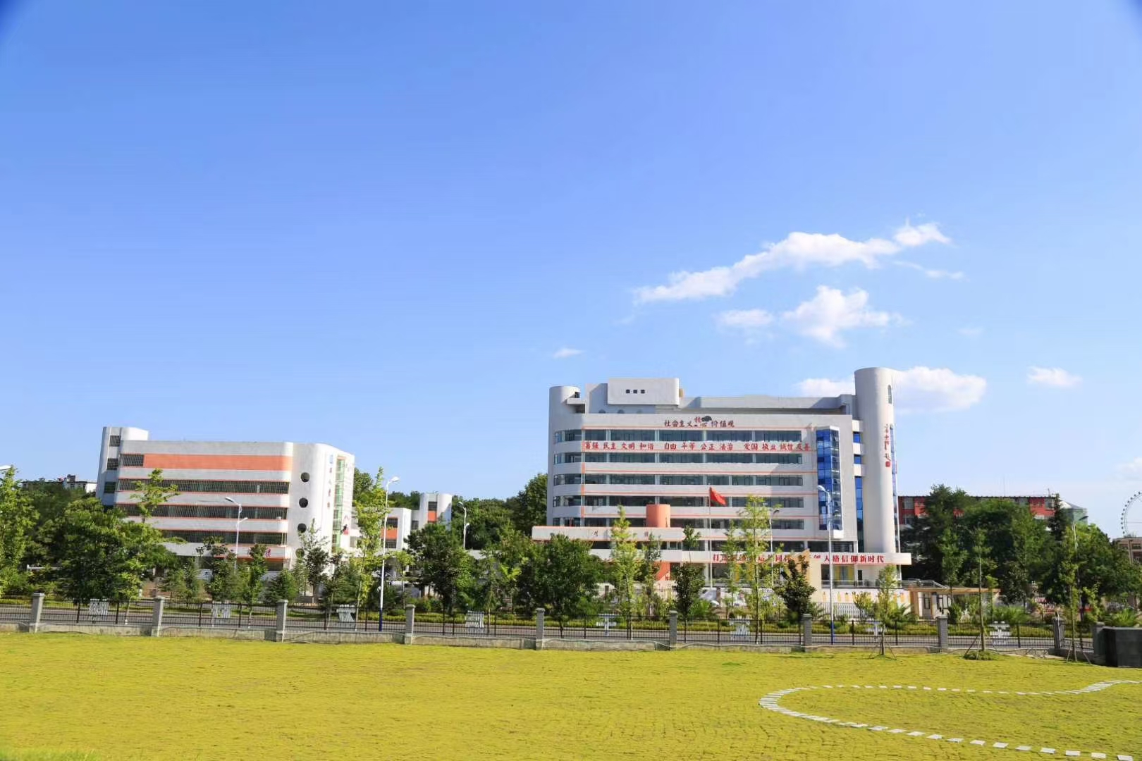 南明区便宜的私立小学大约一年学费多少<针对提高>2025一览