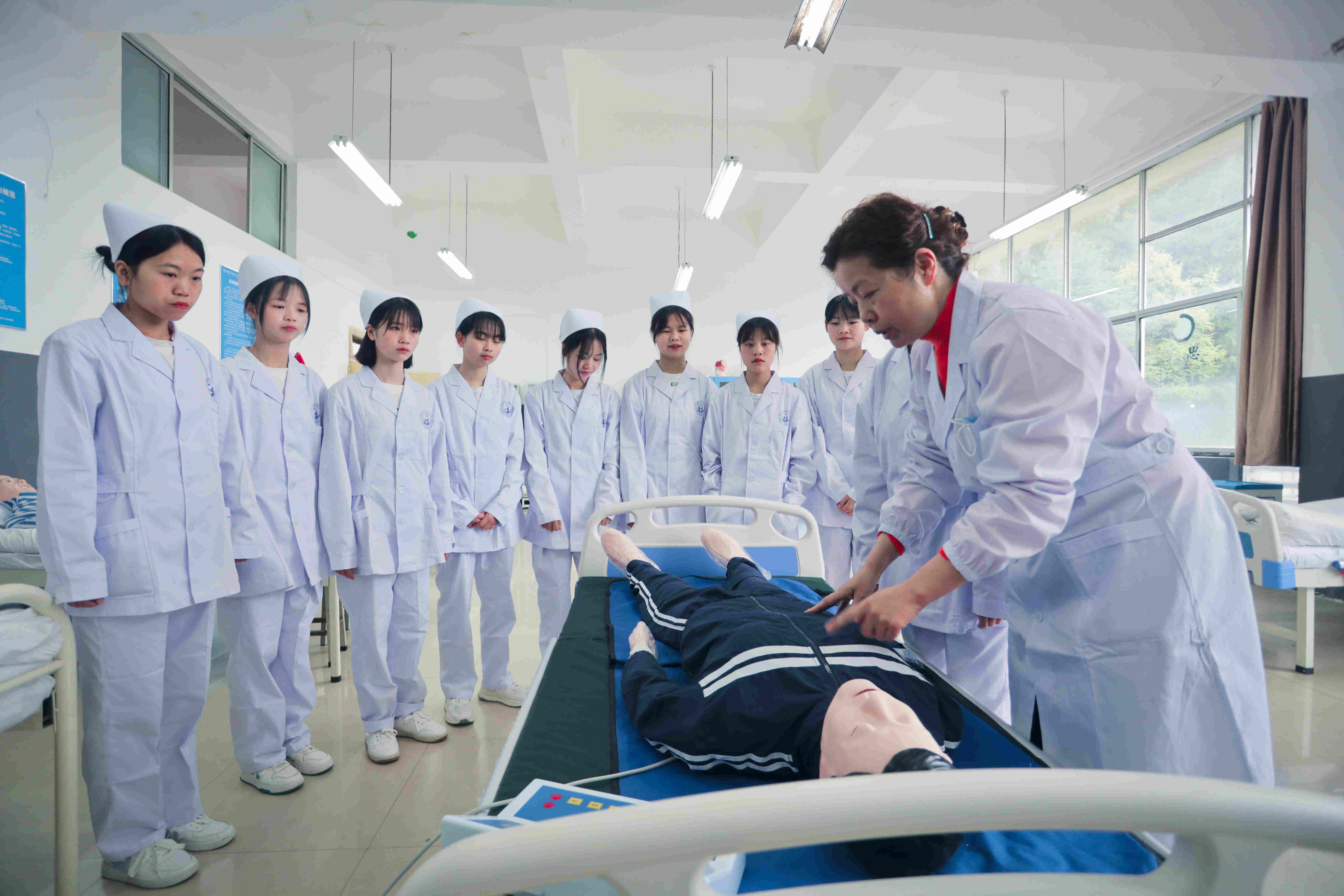 2025安顺市中专新能汽车运用与维修专业学校哪家比较好（2025安顺市300分能读什么高中）