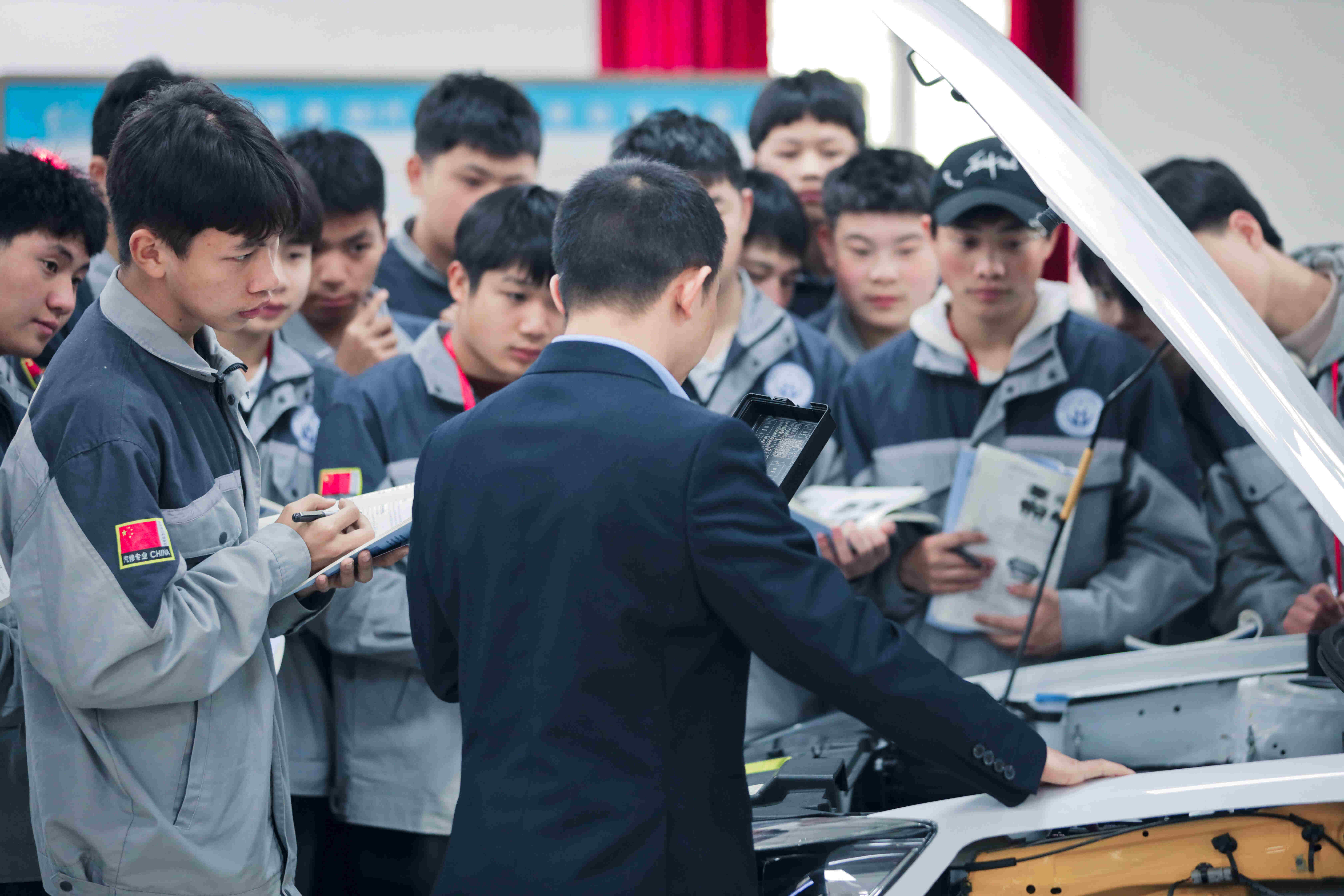 2025花溪区中职中专职业学校学校招生简章（2025花溪区300分能读什么高中）