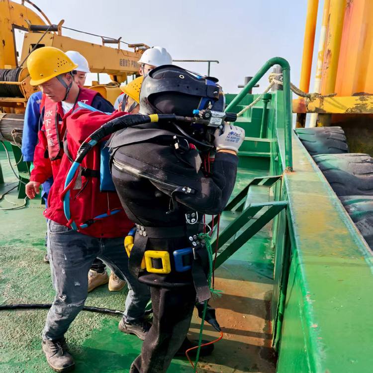 湖南省码头护舷安装公司匠心打造——湖南省施工队