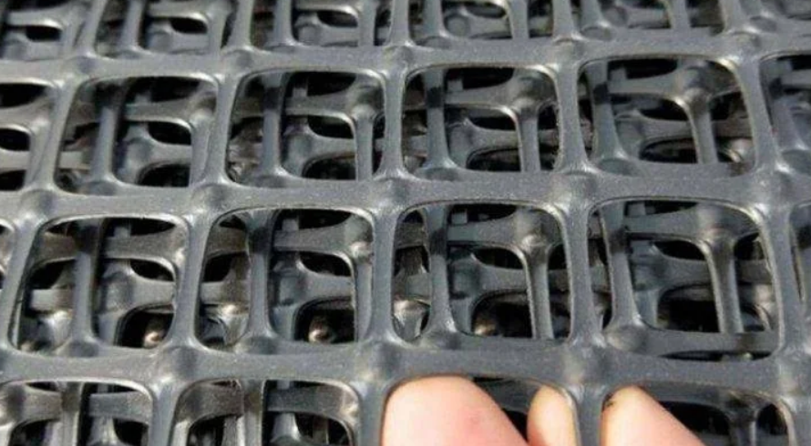 2026厂家直销：甘肃本地钢塑土工格栅出厂价格-道路改造专用