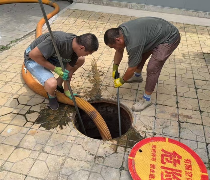 西城区附近过井清掏15方抽粪车-随叫随到