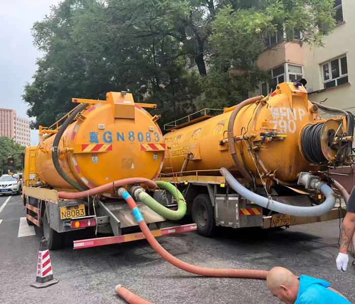 北京附近厂区抽隔油池10方抽粪车-随叫随到