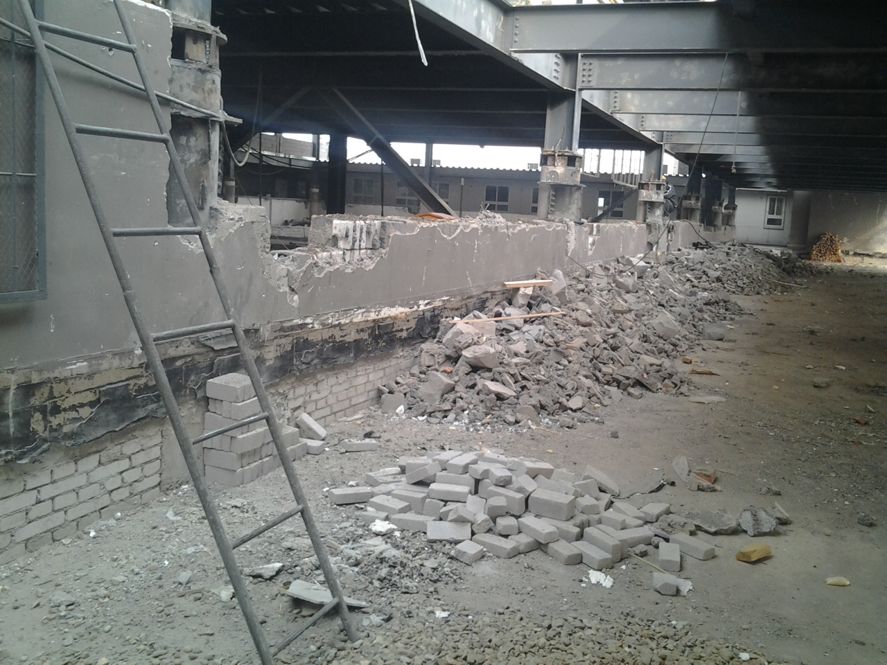 沧州孟村-墙体开线孔-专业承接装修各种小活「窗台拆除」