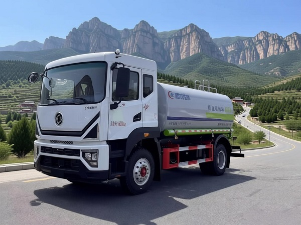 河北硬核清洁巨兽，东风多利卡D9十五方洒水车开启新纪元