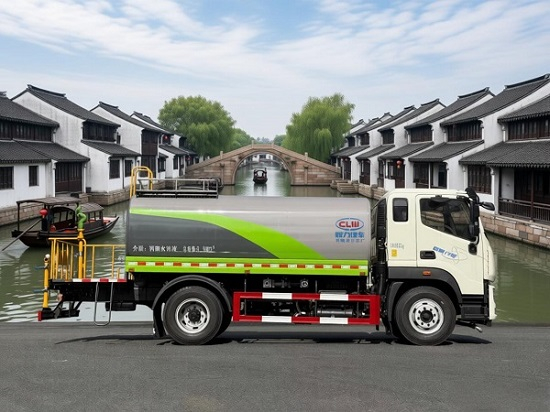 大容量水箱续航久，东风多利卡D9洒水车横扫路面尘埃