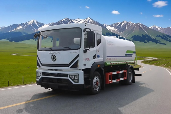 电动后视镜调节，东风多利卡D9洒水车视角调整轻松