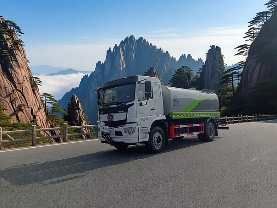 东风多利卡D9十六方洒水车，市政环卫的装备