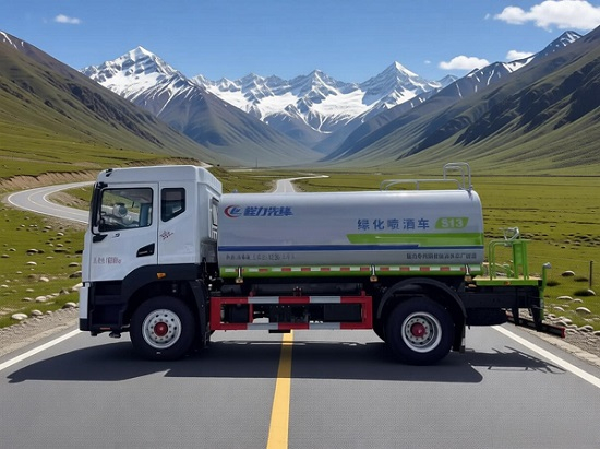 福田12方洒水车：横扫千“污”，还城市清新