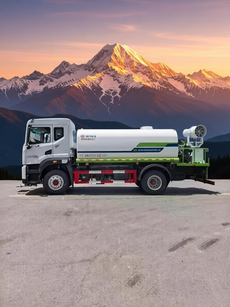 高效节能，东风多利卡D9十三方洒水车绿色出行