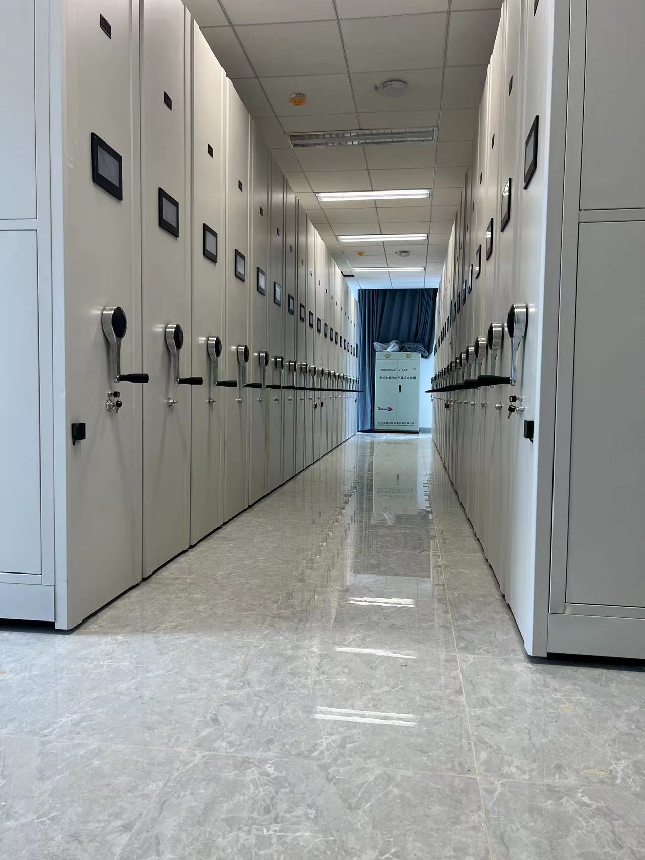 济宁档案档案柜书梯<金虎力办公家具安装操作注意事项>