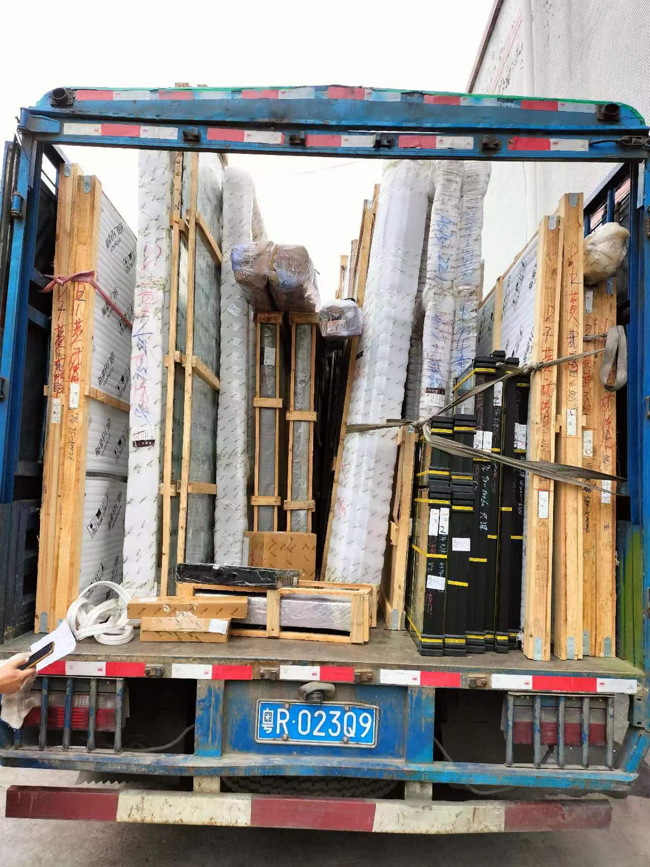 佛山兴泰直达到琼海物流公司-2026全+境+派+送+门框直达专线